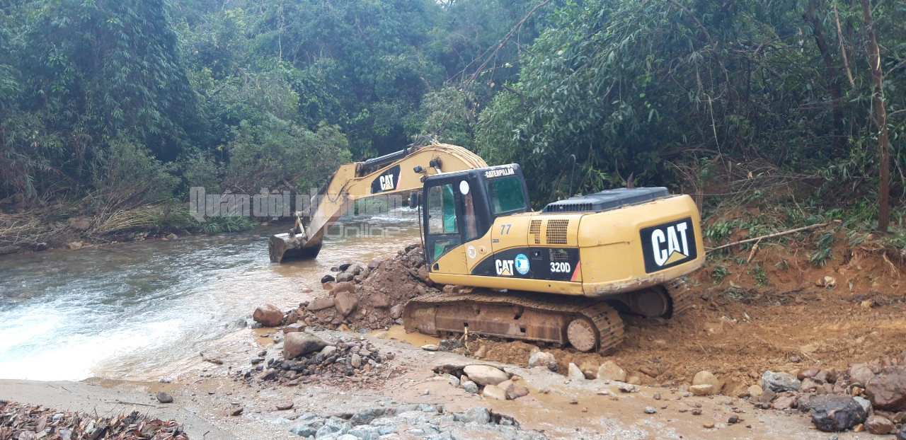 Quyết tâm thông đường vào Rào Trăng 3, tìm kiếm người mất tích 